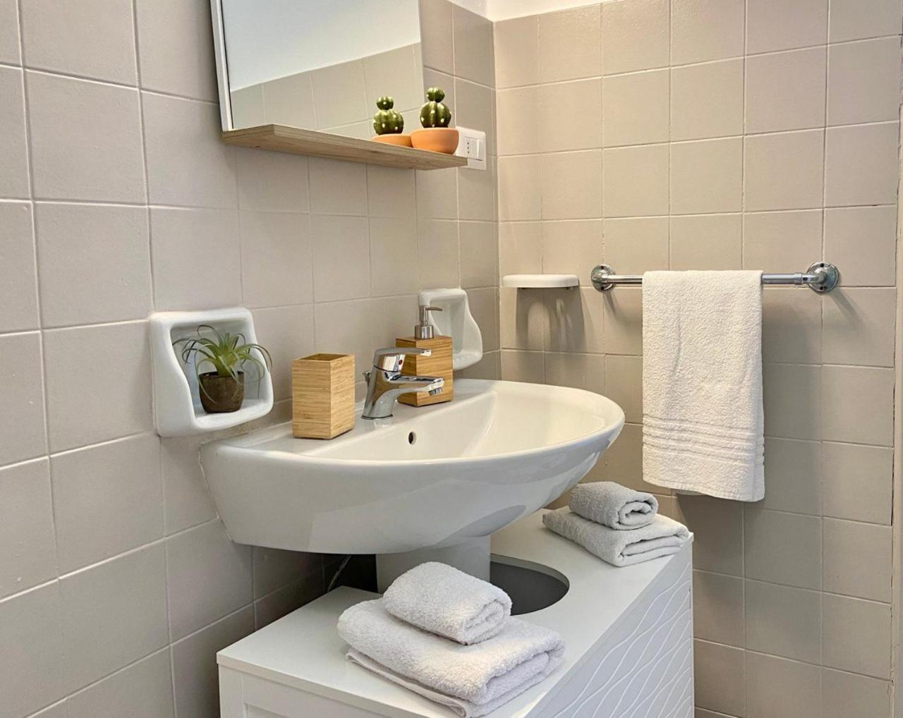 Appartement La Casa Di Nina à Surano Extérieur photo